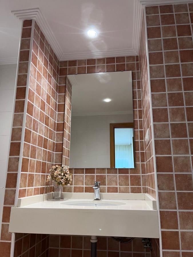 Gatu Villa Elvira Junto Al Hospital Y Playa 2 Dormit Y 2 Banos, Preferente Mayores De 25 Anos Y Familias Cádiz Exterior foto
